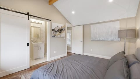 Lake Waterfront Craftsman Modern House in Federal Way