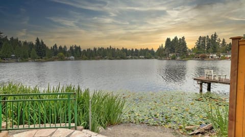 Lake Waterfront Craftsman Modern House in Federal Way