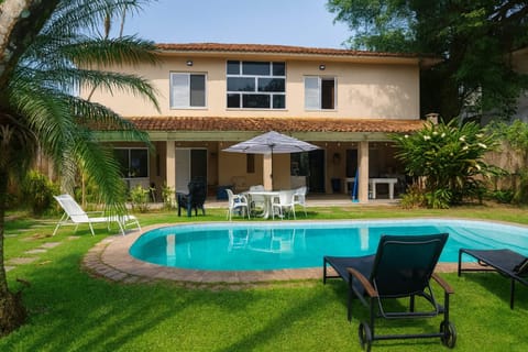 Property building, Garden, Garden view, Pool view, Swimming pool, Swimming pool, sunbed
