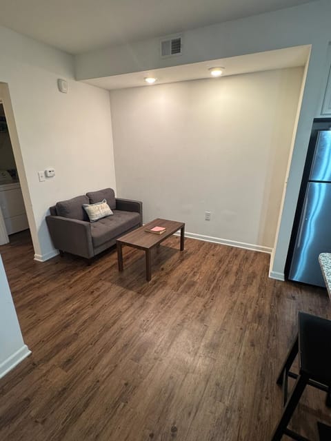 Modern Stay Savannah , Near Airport and Downtown Apartment in Port Wentworth