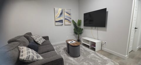 TV and multimedia, Living room, Evening entertainment