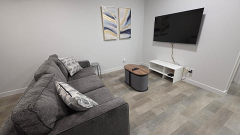 TV and multimedia, Living room, Seating area, Evening entertainment