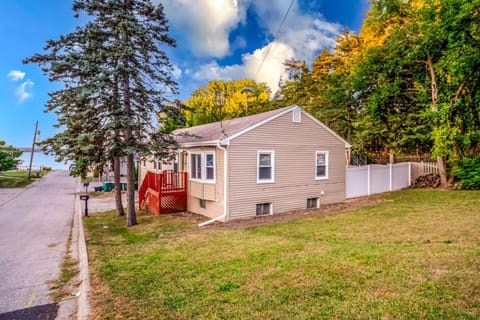 The Main Stay - Mineola Bay Lakeview and Access - Fully Furnished Monthly & Seasonal Rental in Fox Lake House in Fox Lake