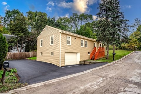 The Main Stay - Mineola Bay Lakeview and Access - Fully Furnished Monthly & Seasonal Rental in Fox Lake House in Fox Lake