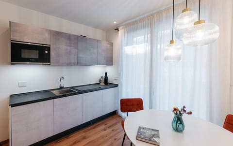 Kitchen or kitchenette, microwave, stove