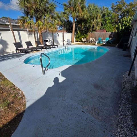 Heated Pool Firepit Spacious for Families House in Largo