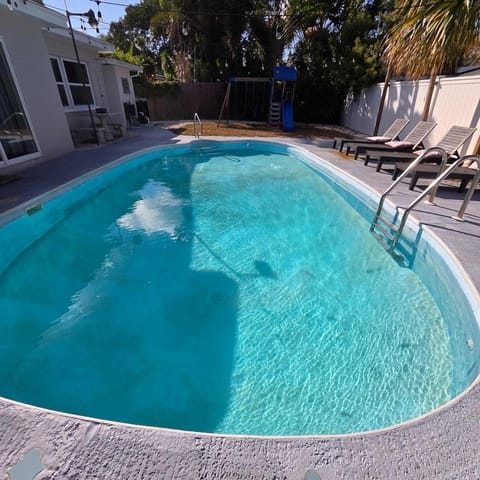 Heated Pool Firepit Spacious for Families House in Largo