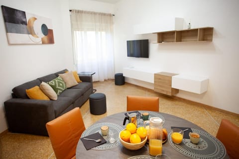 Living room, Seating area, Dining area
