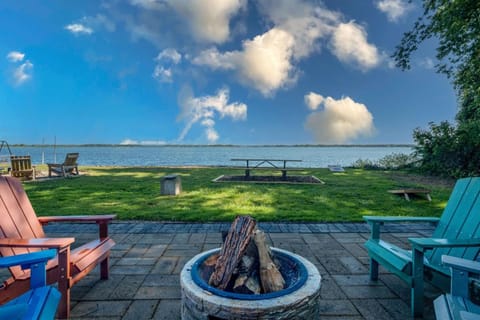 The Jackson Cottage on Grass Lake Waterfront 2 1 Nautical Cottage with Hot Tub Firepit & Year-Round Fun House in Fox Lake