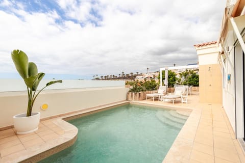 Day, Natural landscape, View (from property/room), Balcony/Terrace, Pool view, Swimming pool, sunbed