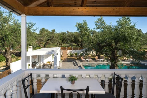 Day, Natural landscape, Garden, View (from property/room), Balcony/Terrace, Dining area, Garden view, Pool view, Swimming pool, sunbed