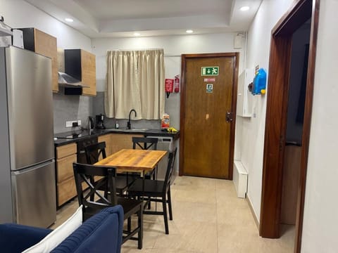 Kitchen or kitchenette, Dining area, oven, stove