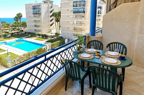 View (from property/room), Balcony/Terrace, Dining area, Pool view, sunbed