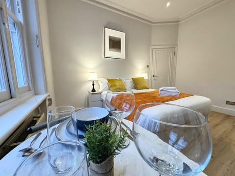 Bed, Photo of the whole room, Seating area, Bedroom