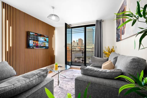TV and multimedia, Living room, Seating area, Evening entertainment