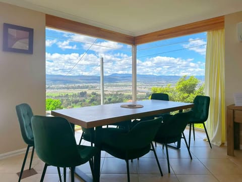 Tamar Riverside Views Retreat House in Tasmania