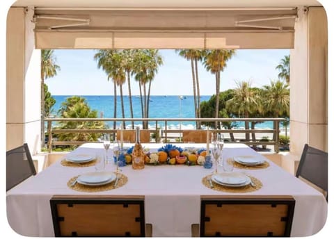 Balcony/Terrace, Food and drinks, Dining area, Food, Sea view
