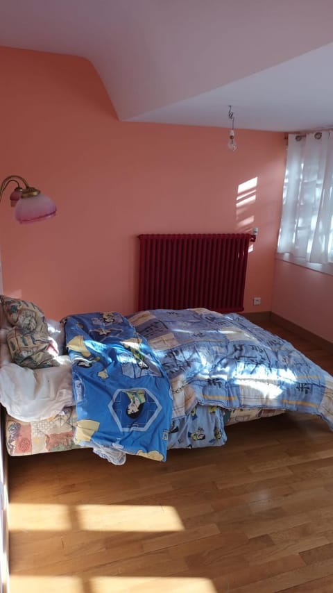 Chambre privée chez l'habitant chez Maman Aline Vacation rental in Île-de-France