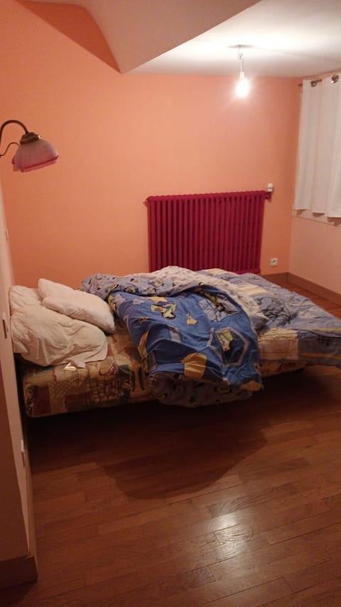 Chambre privée chez l'habitant chez Maman Aline Vacation rental in Île-de-France