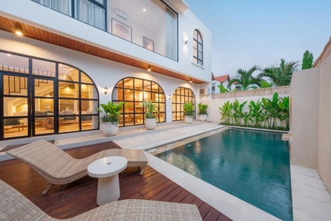 Balcony/Terrace, Swimming pool, sunbed