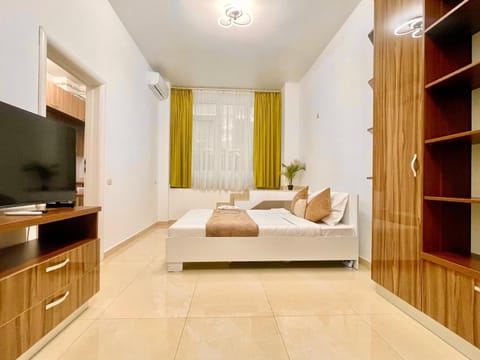 Bed, TV and multimedia, Photo of the whole room, Bedroom, wardrobe