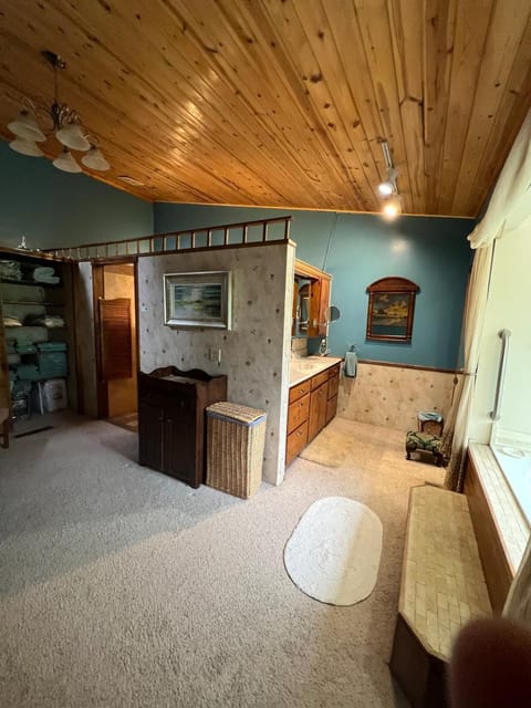 Peaceful 4 bedroom Lakehouse with no neighbors House in Lake Hartwell