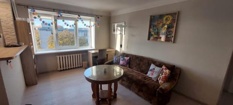 Living room, Seating area, internet