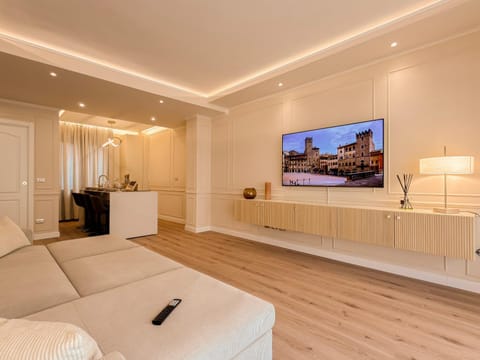 Communal lounge/ TV room, TV and multimedia, Living room, Seating area