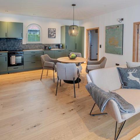 Kitchen or kitchenette, Seating area, Dining area