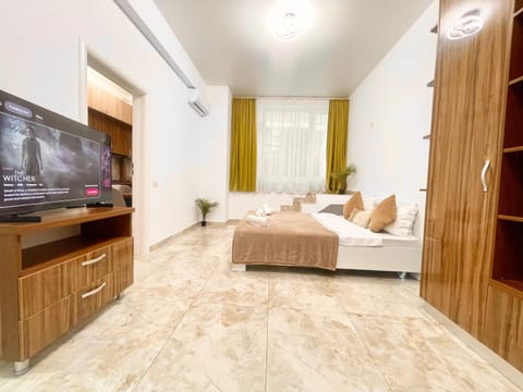 Bed, TV and multimedia, Photo of the whole room, Seating area, Evening entertainment, Bedroom