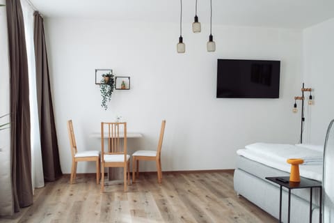 TV and multimedia, Kitchen or kitchenette, Living room, Dining area