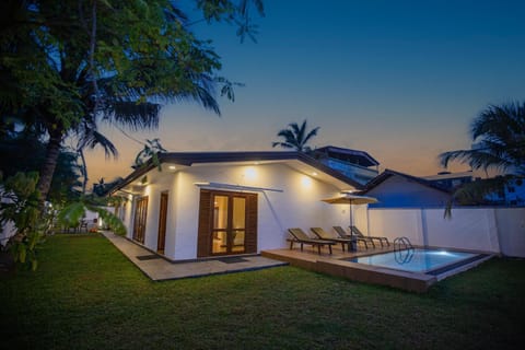 Property building, Garden, Swimming pool