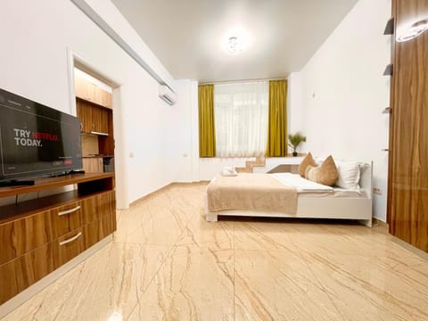 Bed, TV and multimedia, Photo of the whole room, Seating area, Evening entertainment, Bedroom, wardrobe