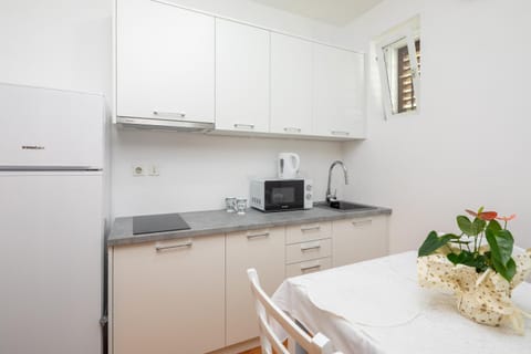 Magic apartments with shared terrace Apartment in Makarska