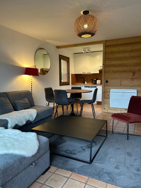 Sunny 2 Bedrooms Apartment for 4 in Megève Jaillet, right on the Ski Slopes Apartment in Combloux