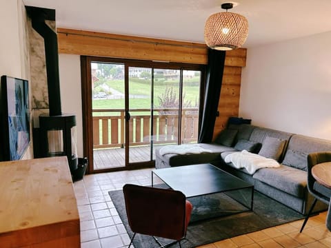 Sunny 2 Bedrooms Apartment for 4 in Megève Jaillet, right on the Ski Slopes Apartment in Combloux