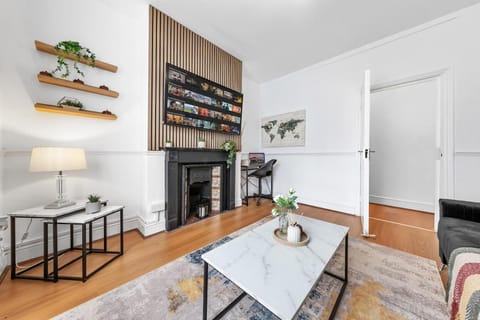 Library, Living room, Seating area