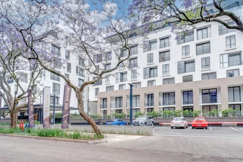 Property building, Neighbourhood, City view, Street view, Location, Parking
