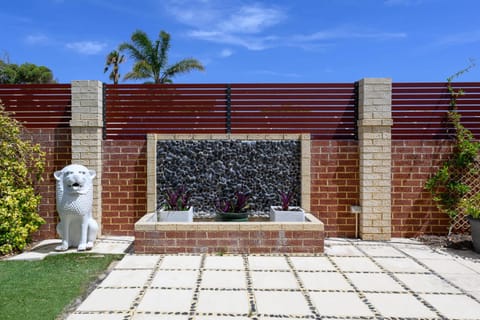 Property building, Spring, Day, Garden, Garden view