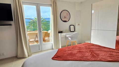 appartement indépendant rez de chaussée de villa Apartment in Mougins