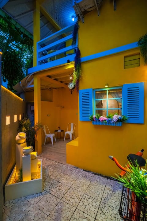 Patio, Facade/entrance