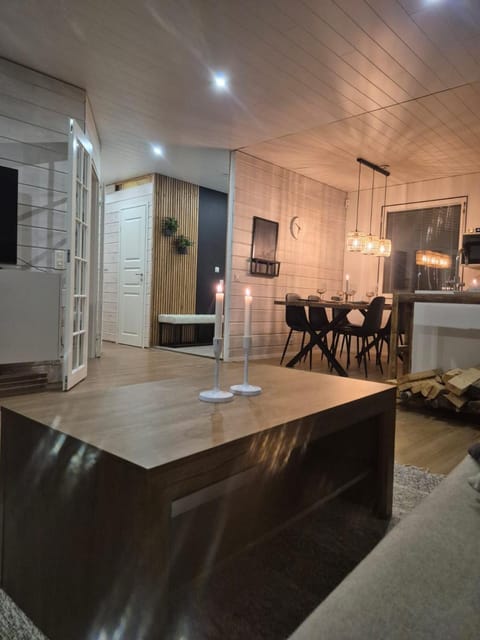 Seating area, Dining area
