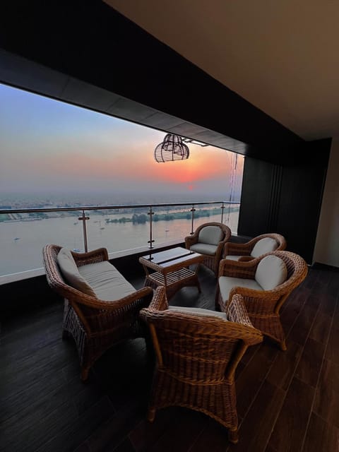 View (from property/room), Balcony/Terrace, Living room, Seating area, Sea view, Sunrise, Sunset