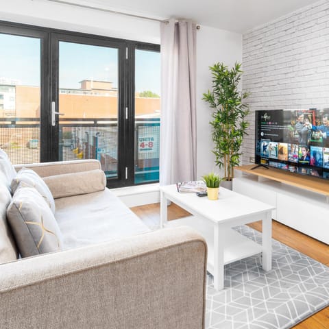 TV and multimedia, View (from property/room), Balcony/Terrace, Living room, Seating area, Dining area