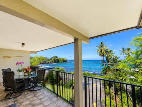 Property building, Balcony/Terrace, Sea view