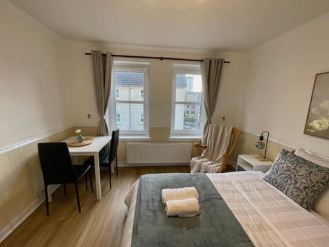 Bed, Photo of the whole room, Seating area, Bedroom, towels