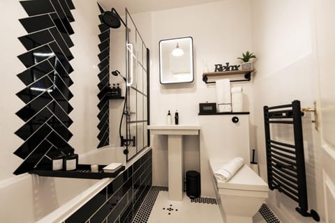 Shower, Toilet, Bathroom, Bath, towels