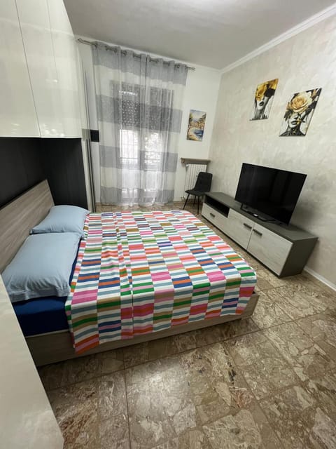 Bed, TV and multimedia, Photo of the whole room, Evening entertainment, Bedroom
