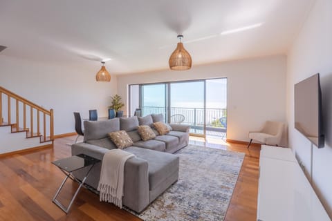 Communal lounge/ TV room, TV and multimedia, Living room, Seating area, Evening entertainment