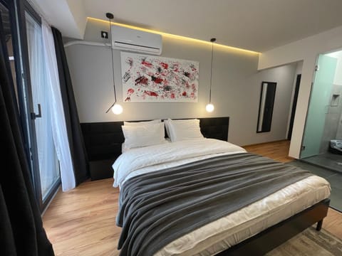 Bed, Photo of the whole room, Bedroom